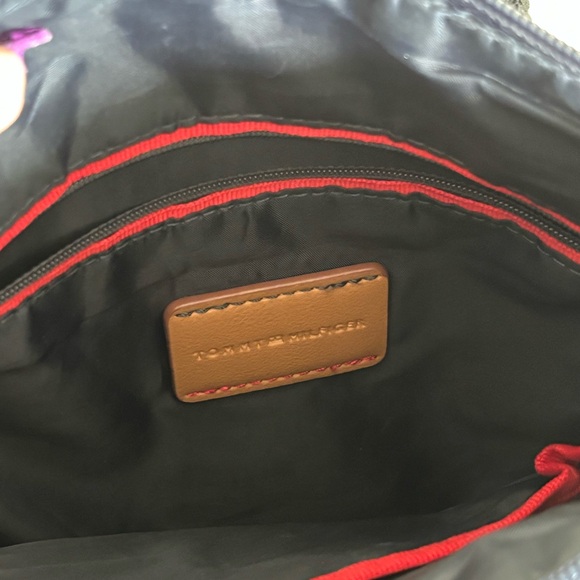 Tommy Hilfiger Navy crossover purse. - Picture 3 of 3